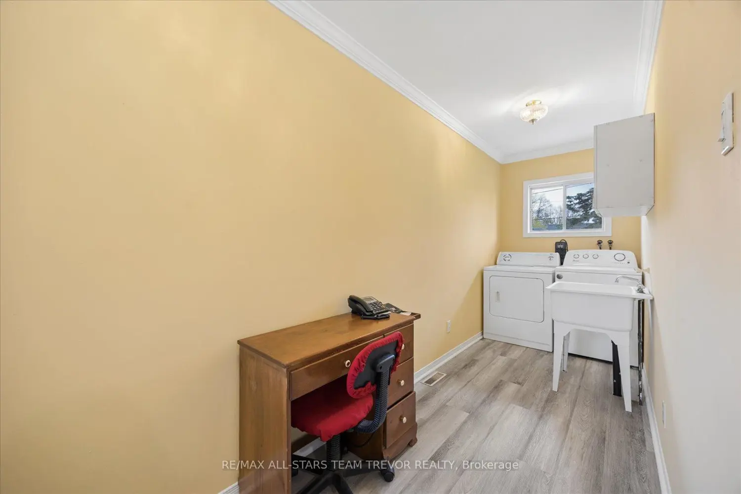 388 Winnifred Drive photo 5