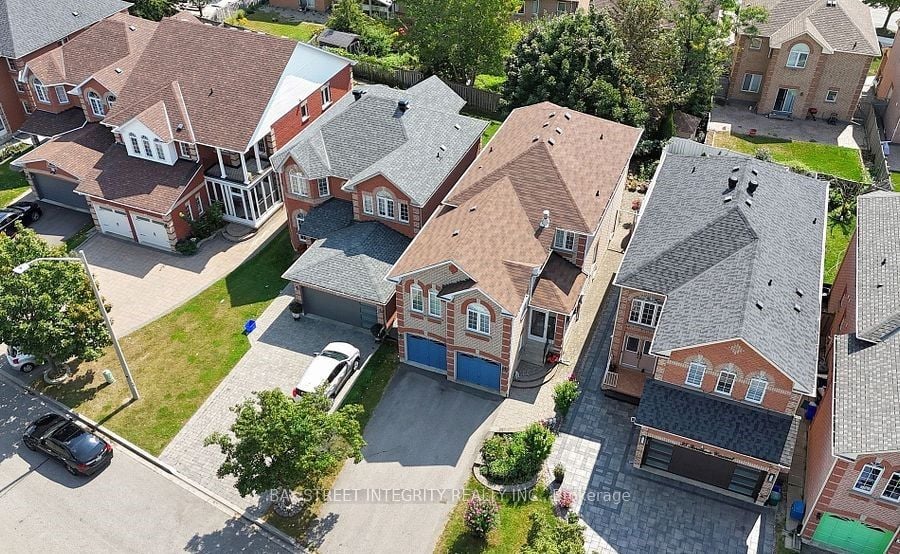 Main 37 Sandham Crescent, Markham, ON, L3S 4J7