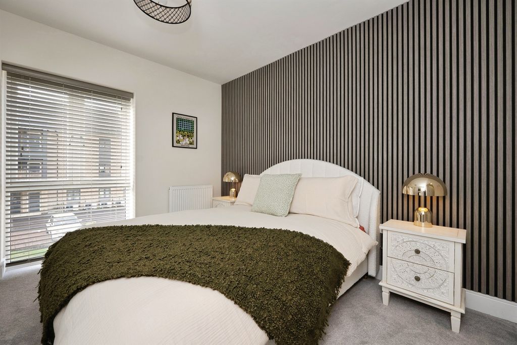 2 bed flat for saleArras Way, Folkestone CT19 photo 5