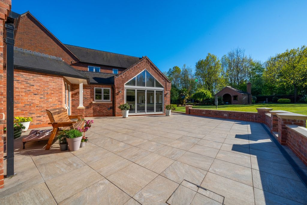 Additional image 46 of 5 bed detached house for saleWeaverlake Drive Yoxall Burton-On-Trent, Staffordshire DE13