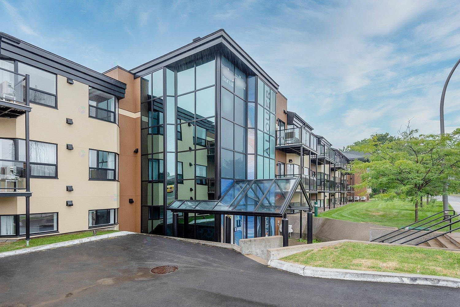490 Av. Lake