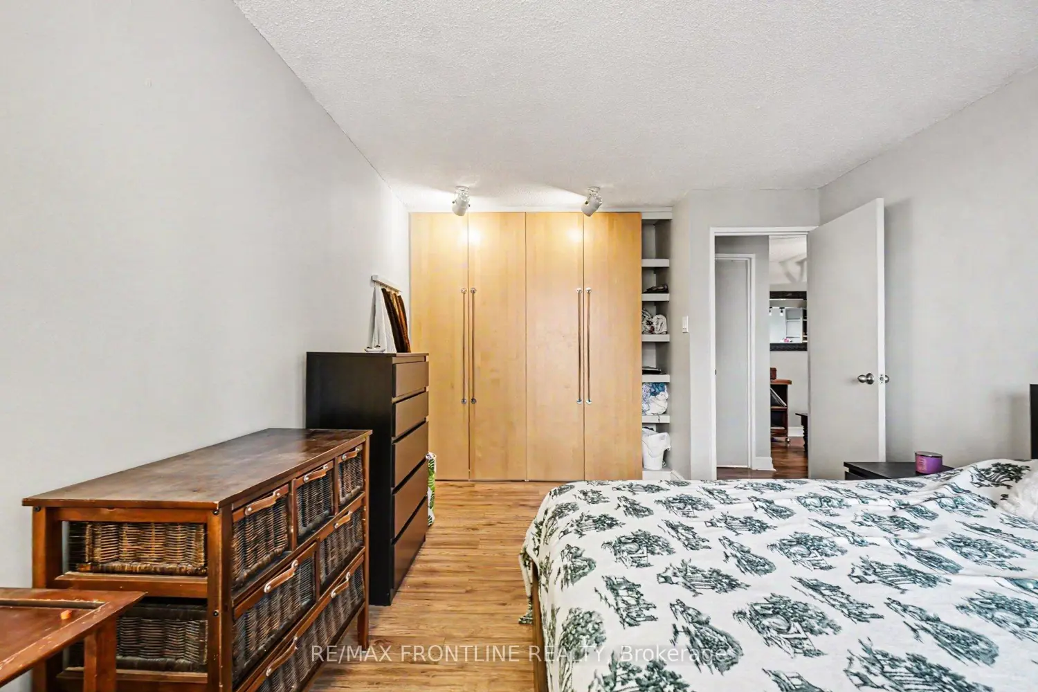 Additional image 9 of 1081 Ambleside Drive 1009