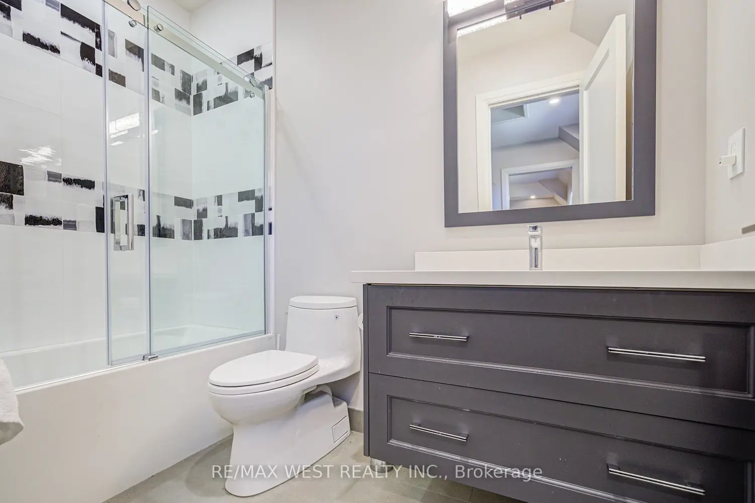 Additional image 14 of 2194 Haygate Crescent