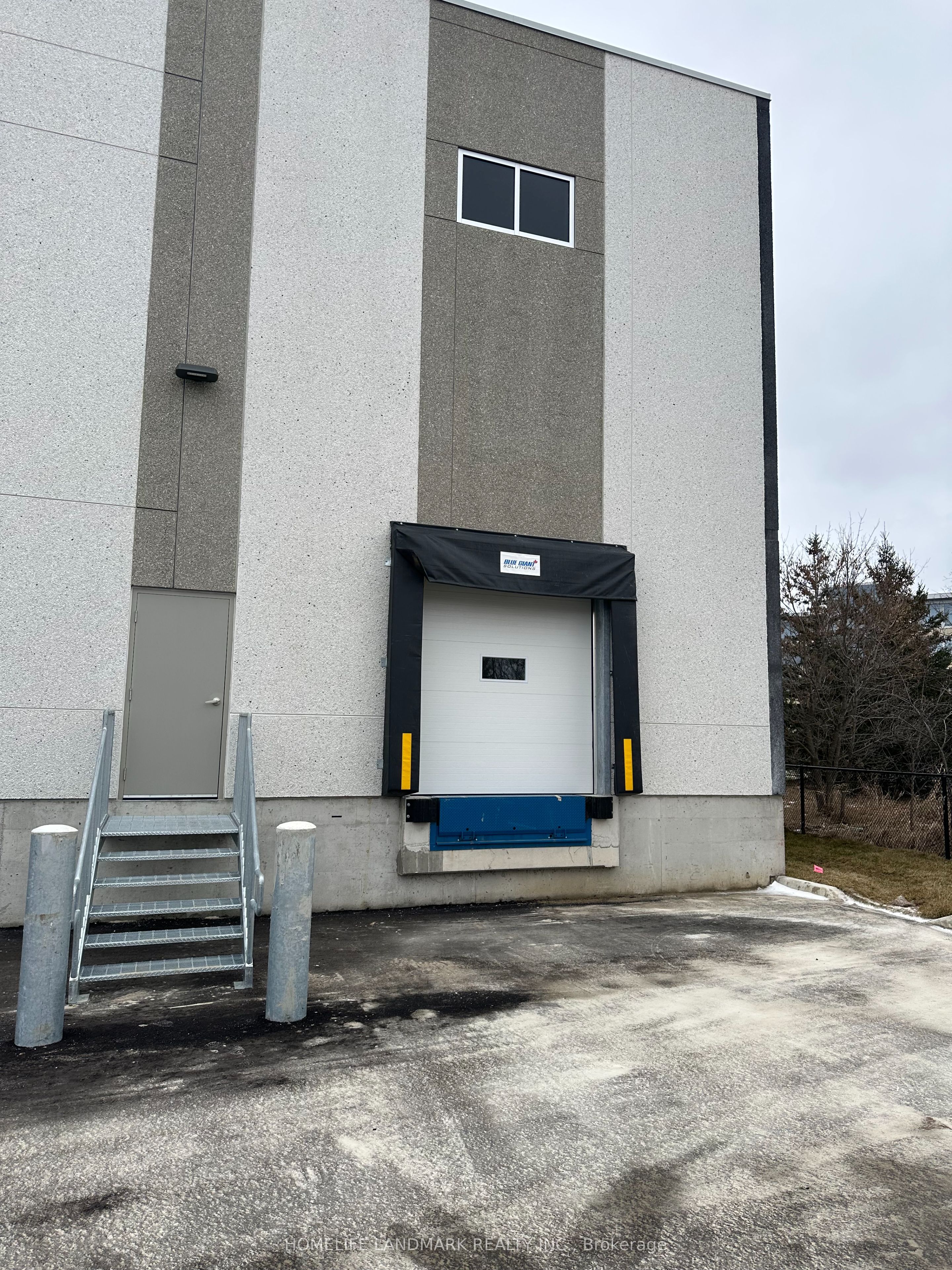 Additional image 4 of 13 Main-135 Addison Hall Circle, Aurora, ON, L4G 7C7