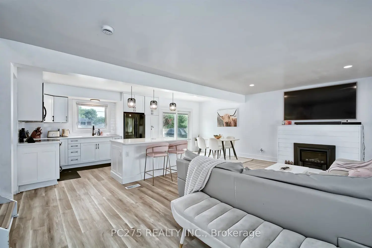 1053 Griffith Road photo 3