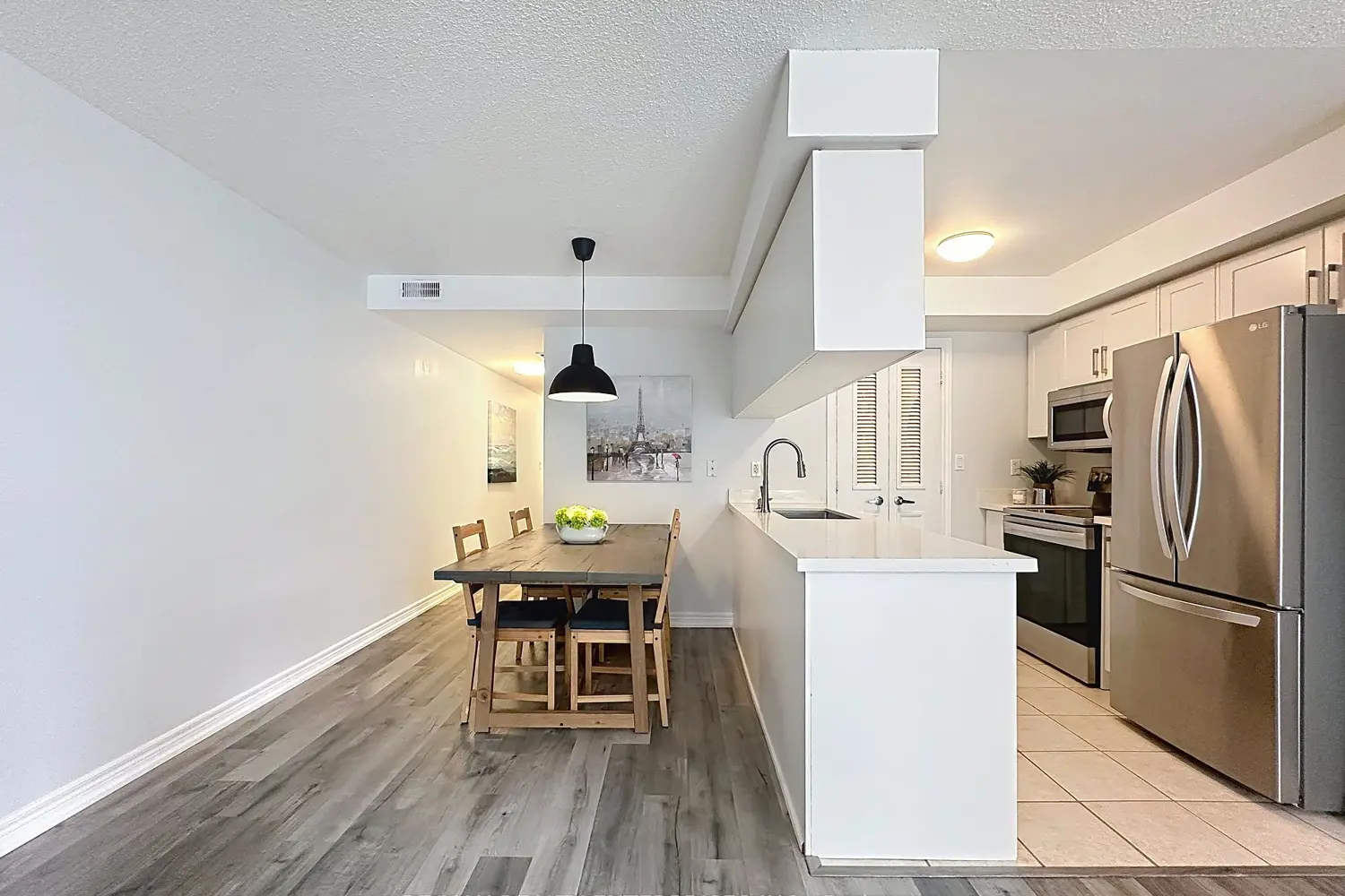 52 Aerodrome Crescent 102 photo 5
