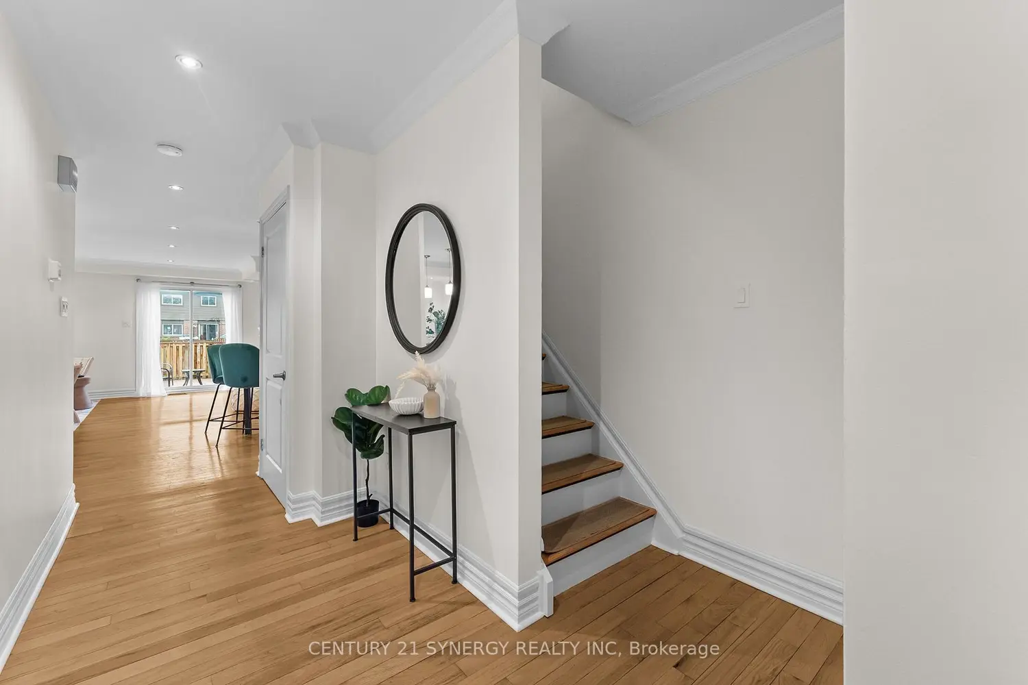 1536 Queensdale Avenue 22 photo 2
