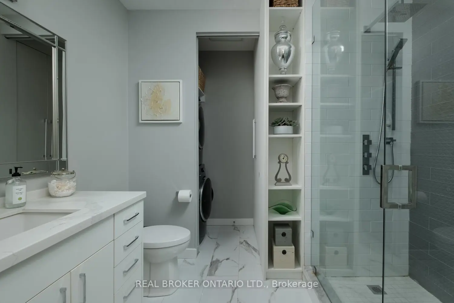 23 Brant Street 803 photo 5