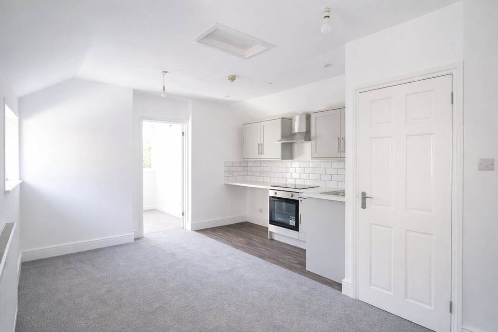 1 bed flat for saleLovers Walk, Great First Time Buyers Opportunity BS23 photo 2