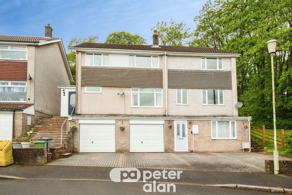 5 bed detached house for saleBrynheulog, Griffithstown, Pontypool NP4