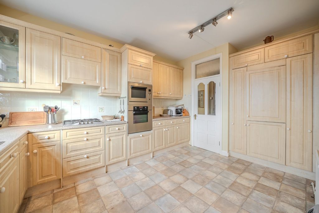 Additional image 8 of 3 bed flat for saleBeech Grove, Harrogate, North Yorkshire HG2