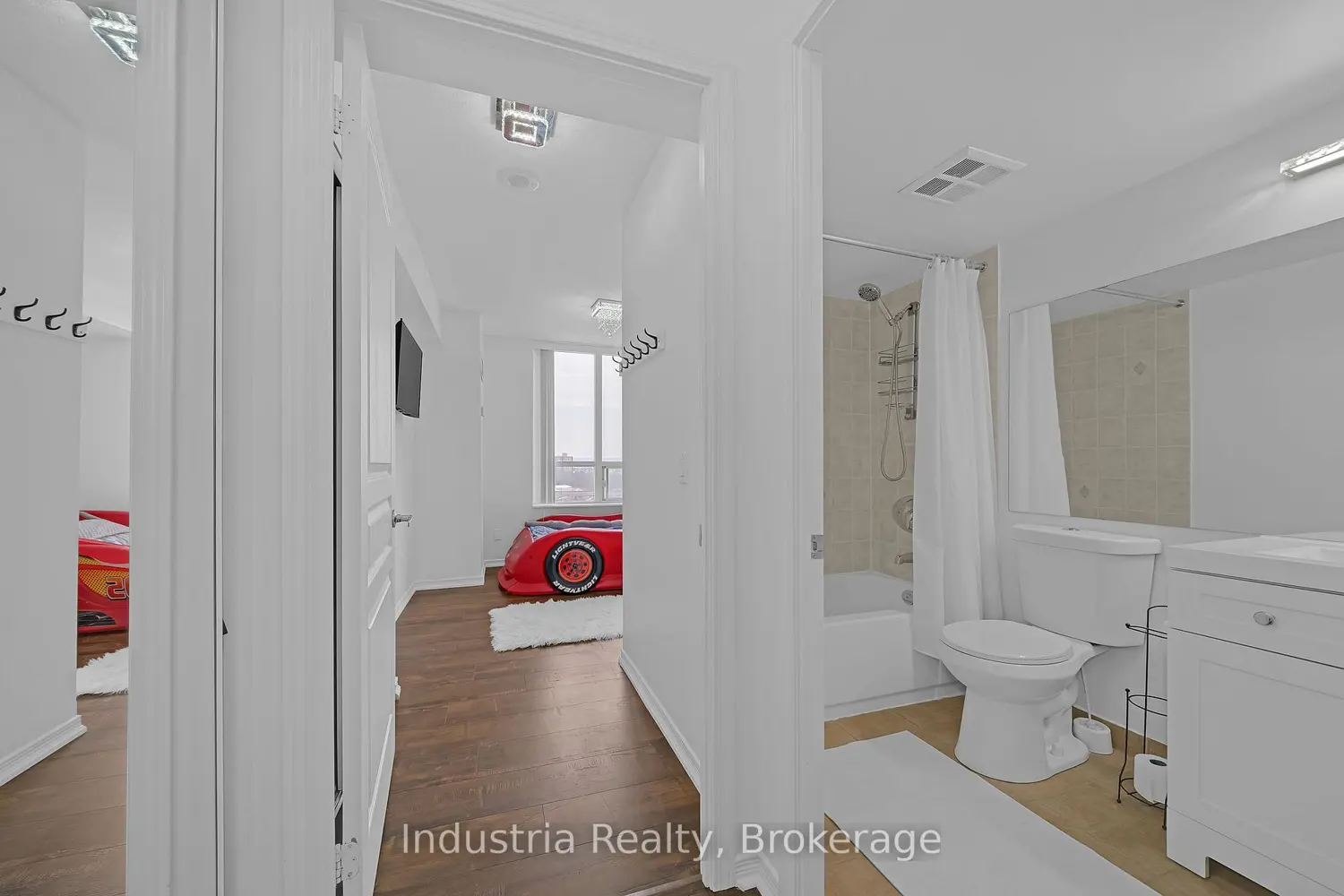 Additional image 6 of 330 Red Maple Road 1204