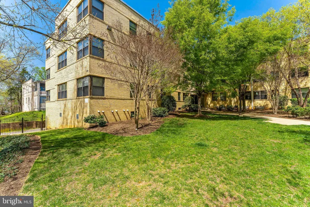 212 Oakwood Street SE Unit 322, Washington, DC 20032