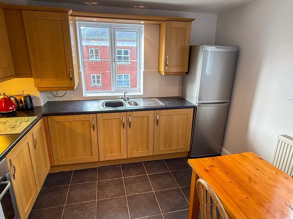 Additional image 6 of 2 bed flat for saleThornycroft Close, Newbury RG14