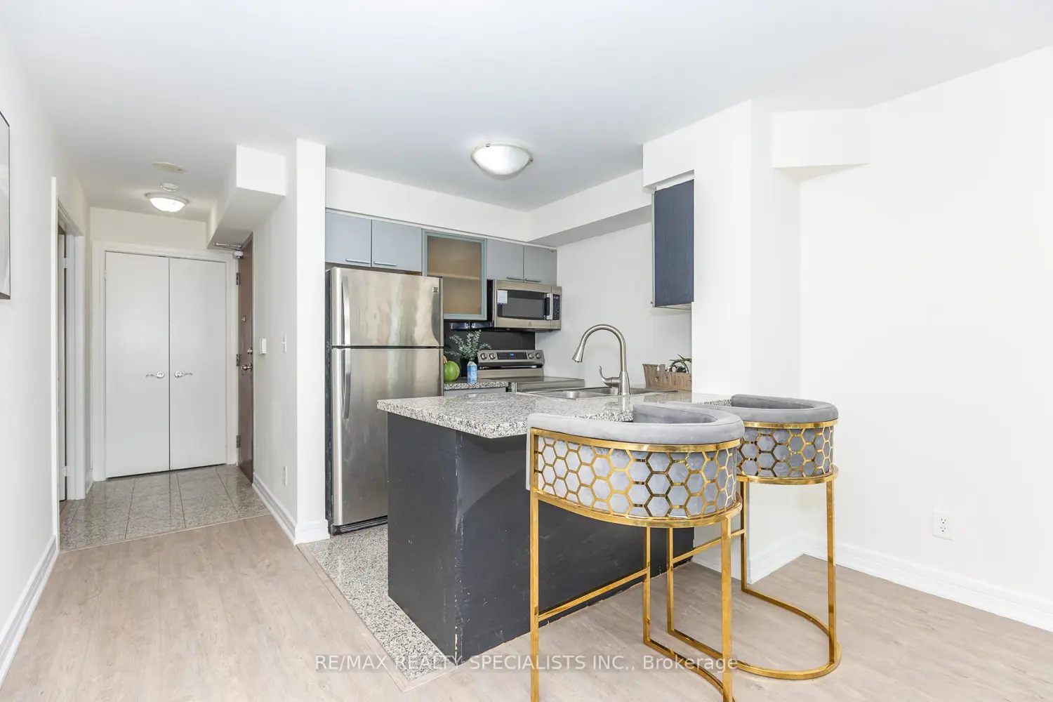 16 Harrison Garden Boulevard 1801 photo 5