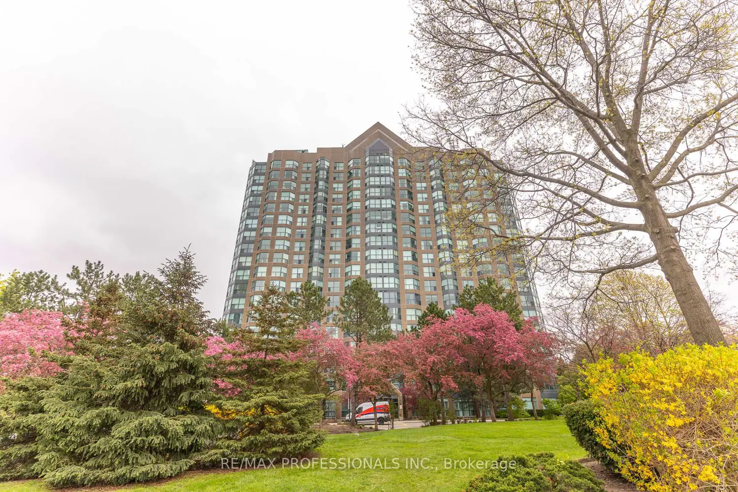 2177 Burnhamthorpe Road 702