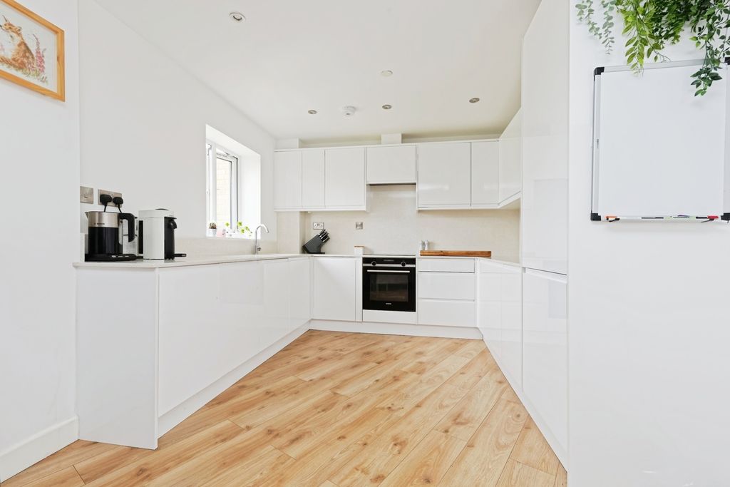 2 bed flat for saleMillers Hill, Ramsgate, Kent CT11 photo 2