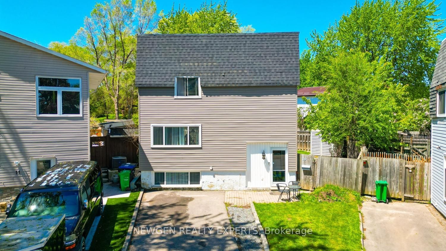Additional image 3 of 10 Hollyhedge Court, Brampton, ON, L6S 1R5