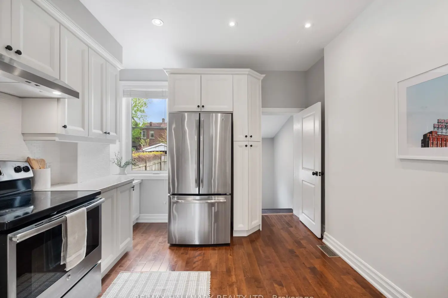 10 Ferrier Avenue photo 4