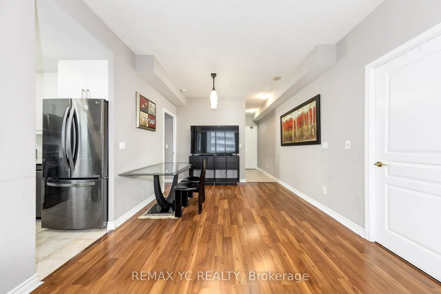 28 Byng Avenue 802 photo 2