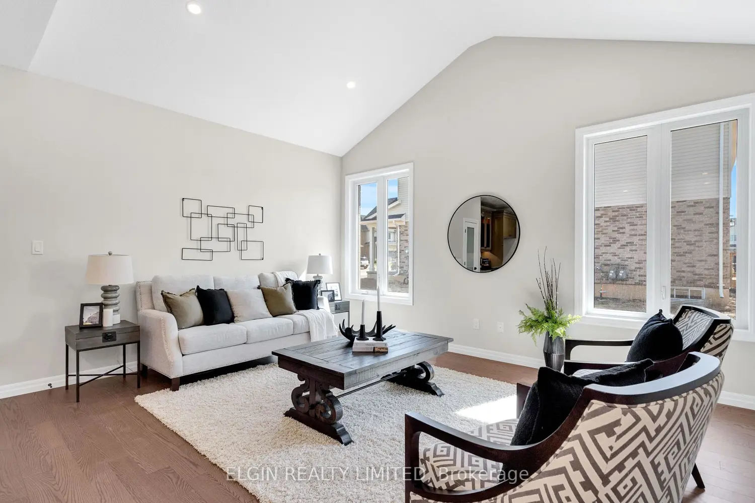 77 Hemlock Crescent photo 5