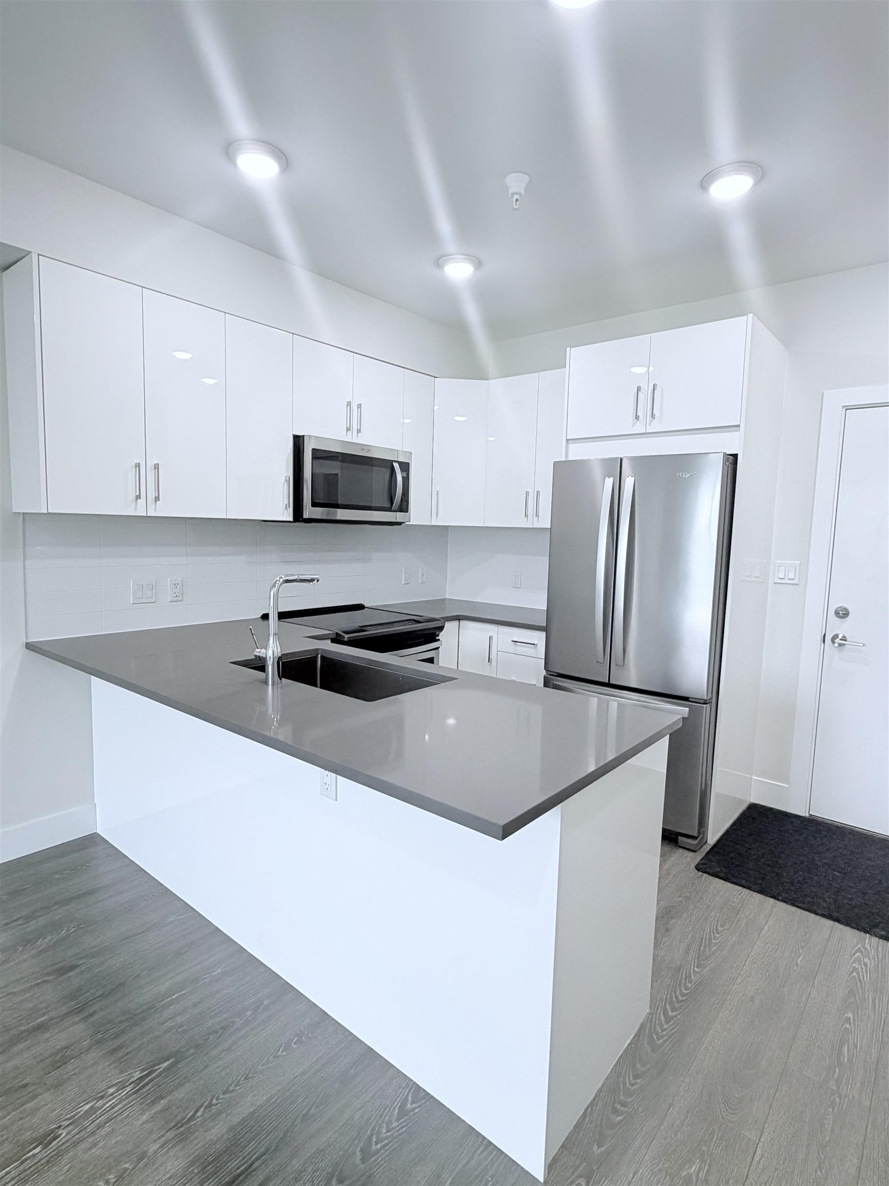 Additional image 4 of 301-15351 101 Ave , Surrey, BC, V3R 0G2