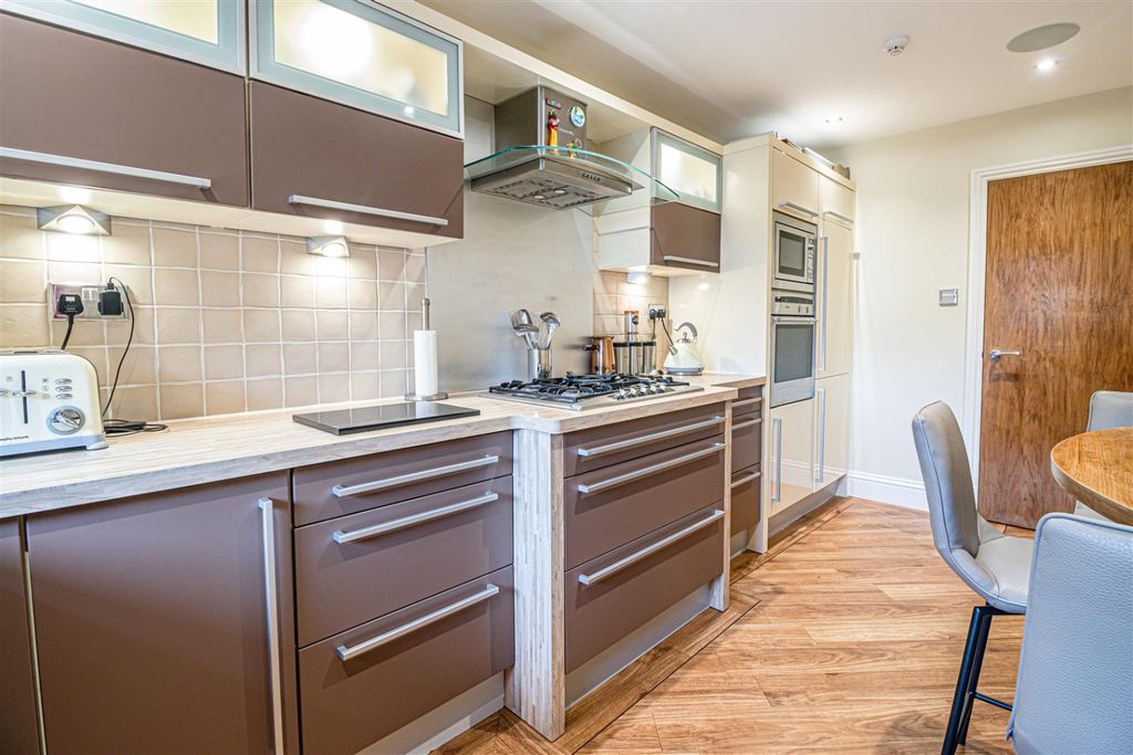 Additional image 7 of 3 bed flat for saleCambridge Road, Southport, Merseyside PR9
