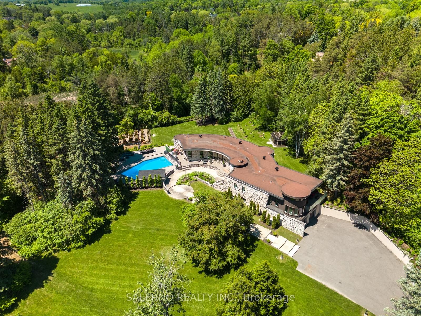 Additional image 2 of 290 Kingscross Drive, King, ON, L7B 1K1