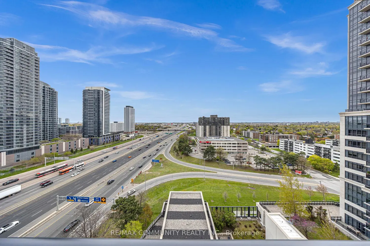 2 Eva Road 1227 photo 4