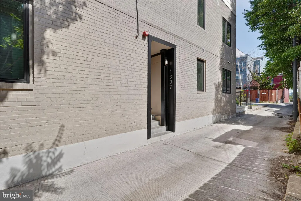 Additional image 2 of 1307 K Street SE Unit 301, Washington, DC 20003