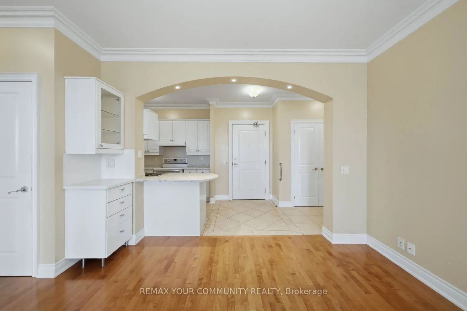 Additional image 8 of 9519 Keele Street 313