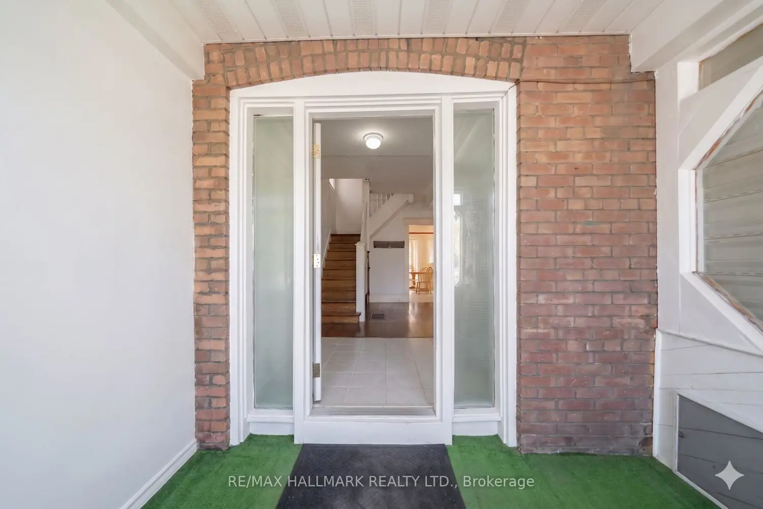 31 Gates Avenue photo 2