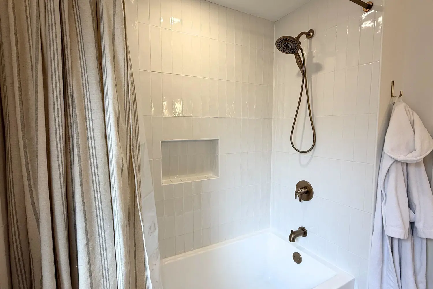 16 Robindale Avenue photo 3