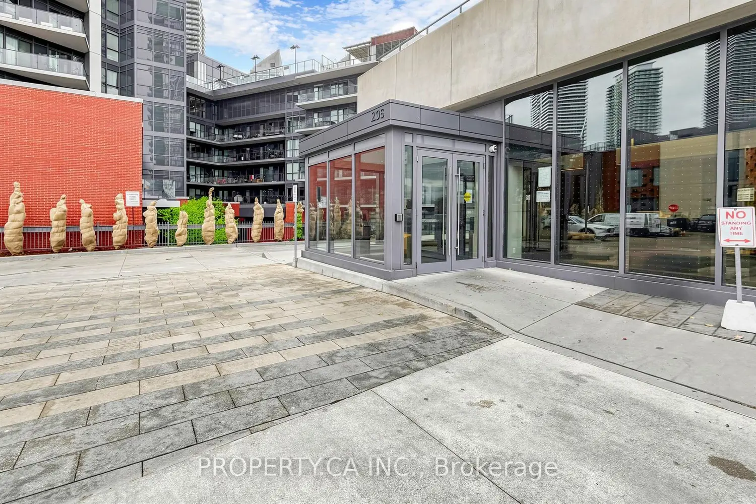 36 Park Lawn Road 2203 photo 3