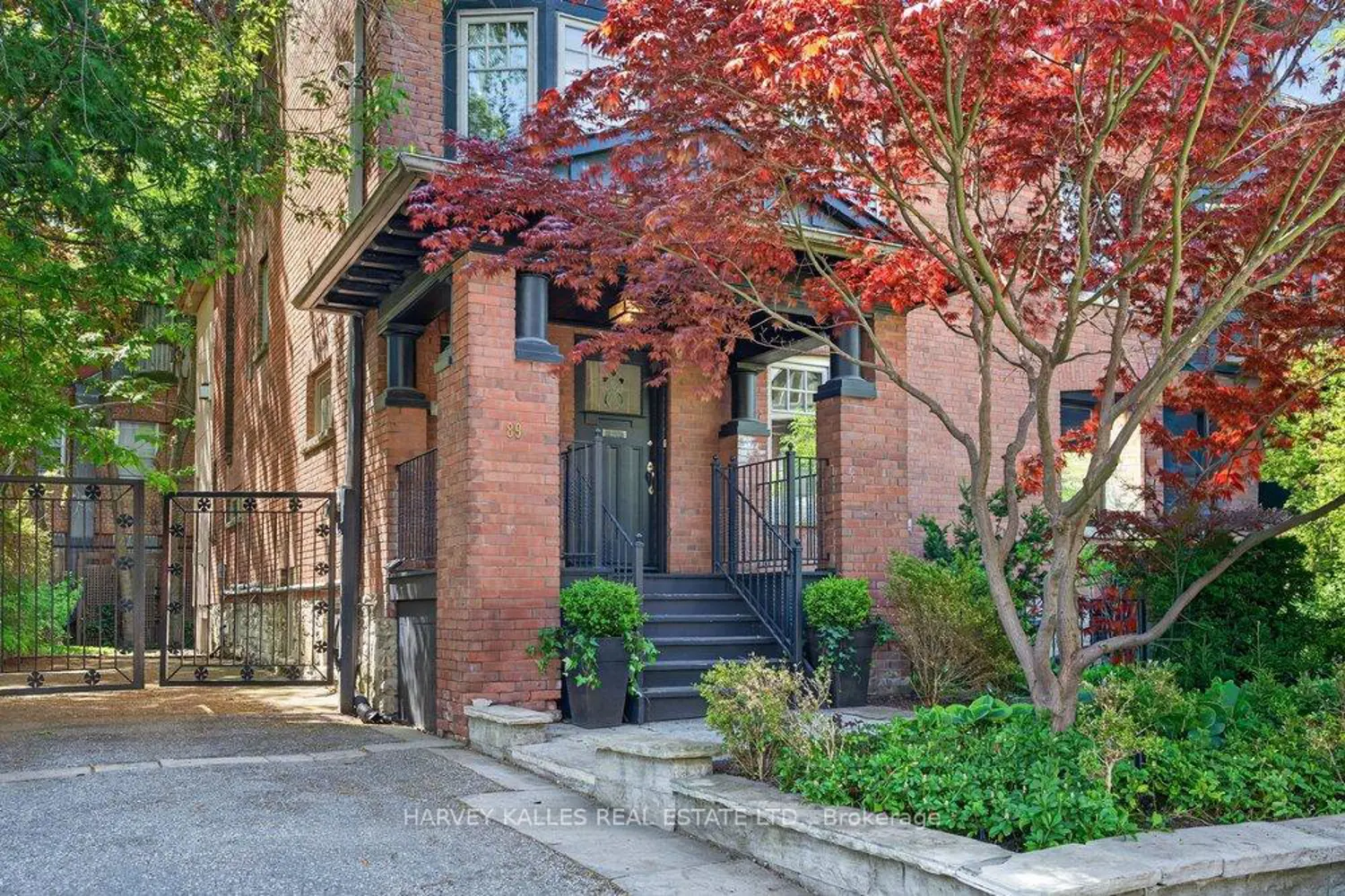 89 Bernard Avenue photo 2