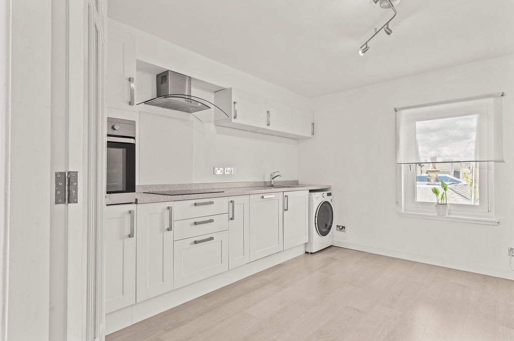 Additional image 3 of 3 bed flat for saleCarmichael Court, Bridge Of Allan FK9