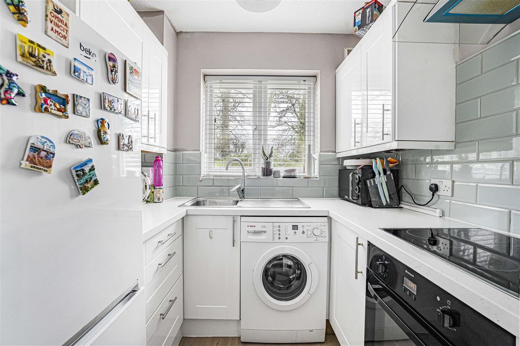 Additional image 6 of 1 bed flat for saleShaftesbury Court, Ludlow Road, Maidenhead SL6
