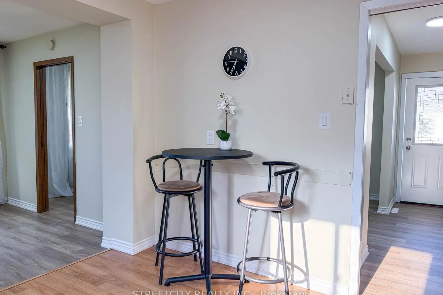 785 Ross Avenue photo 2