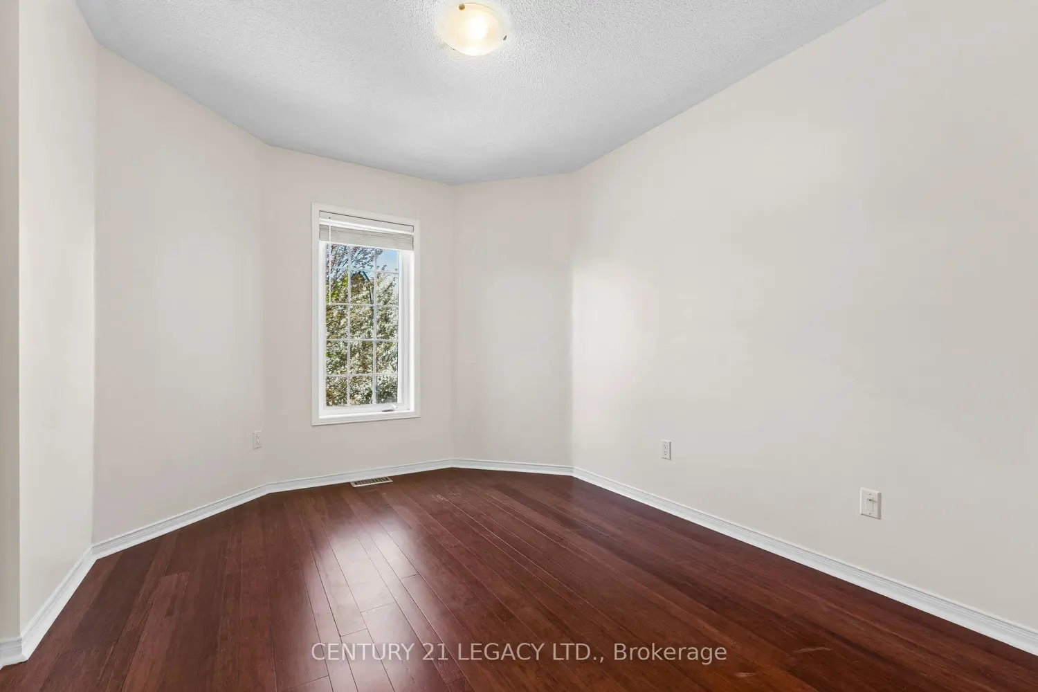 Additional image 15 of 29 Woolf Crescent