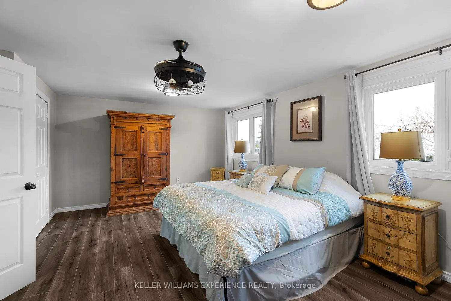 Additional image 9 of 27 Rustic Crescent
