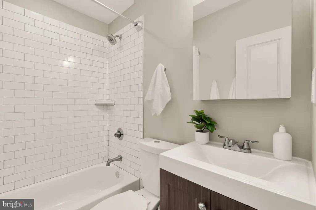 Additional image 19 of 1018 13th Street SE Unit 2, Washington, DC 20003