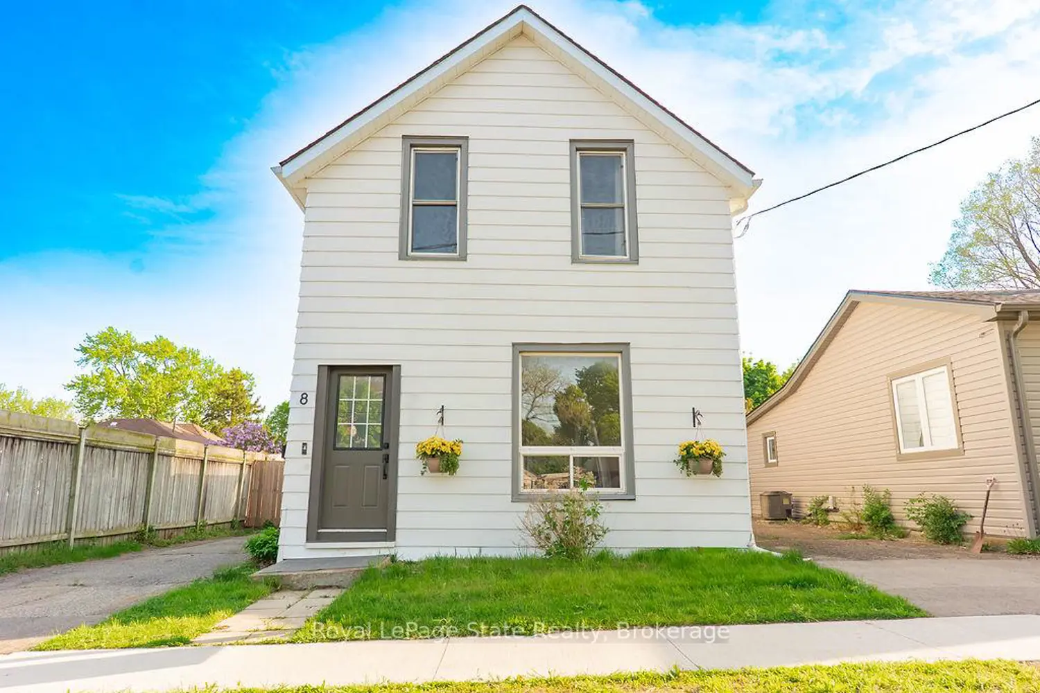 8 Dundas Street