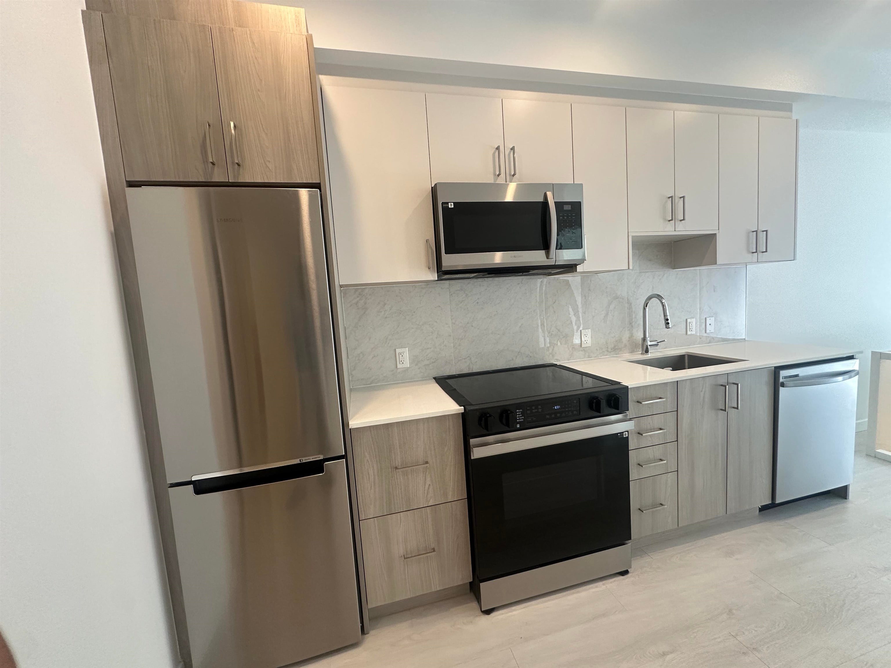 Additional image 3 of W111-13838 108 Avenue, Surrey, BC, V3T 0T8
