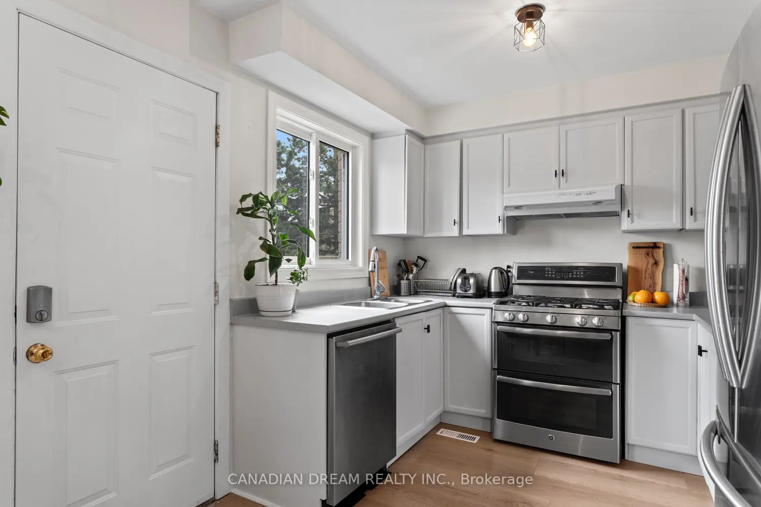 Additional image 7 of 1095 Jalna Boulevard 20