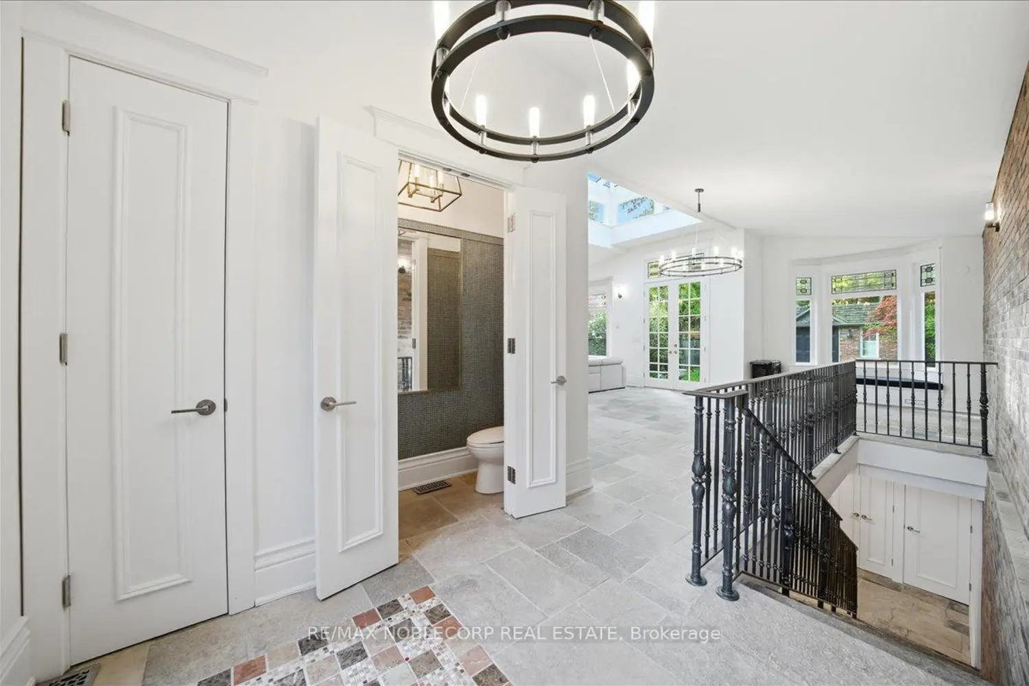 38 Glenrose Avenue photo 4