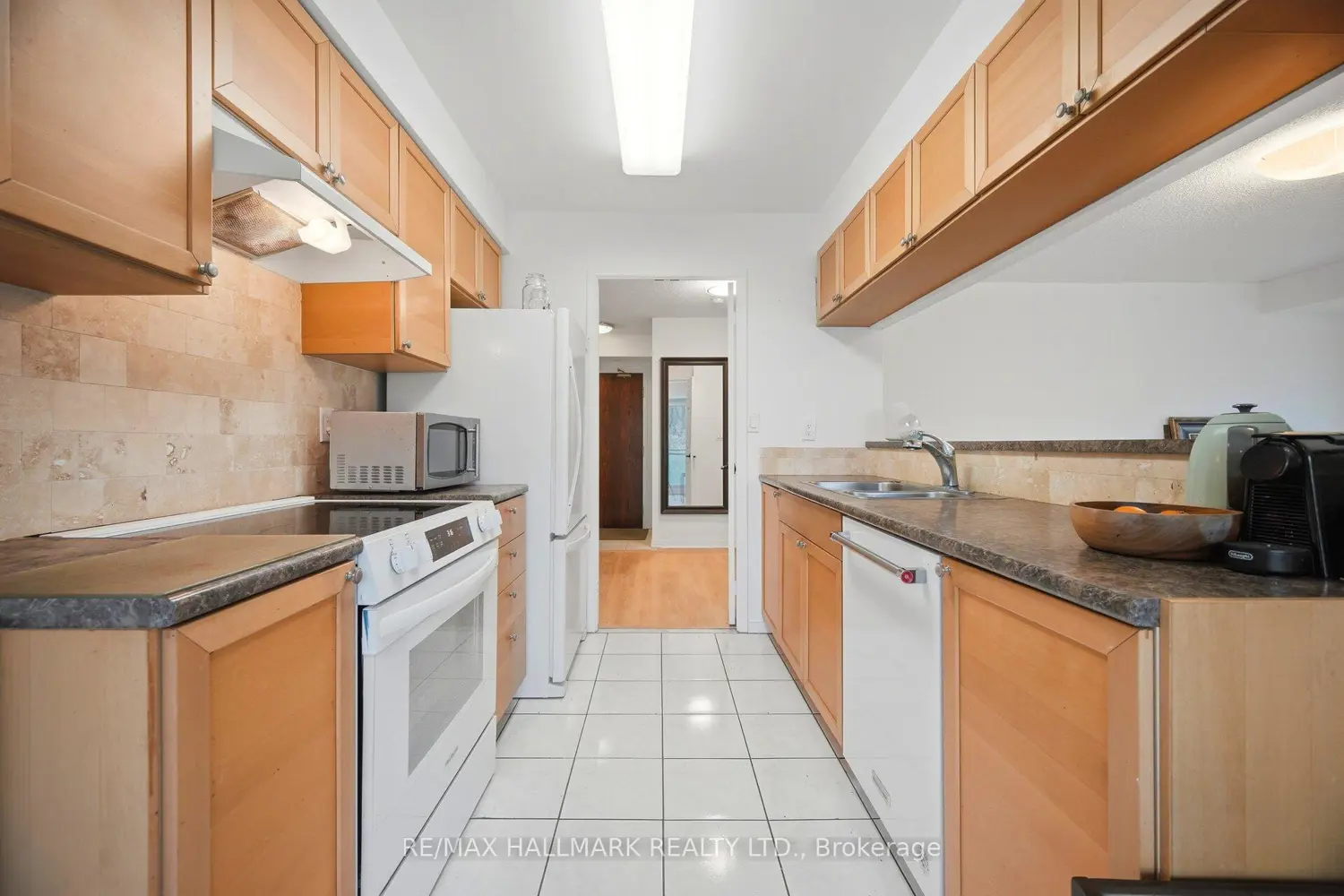 190 Manitoba Street 209 photo 5