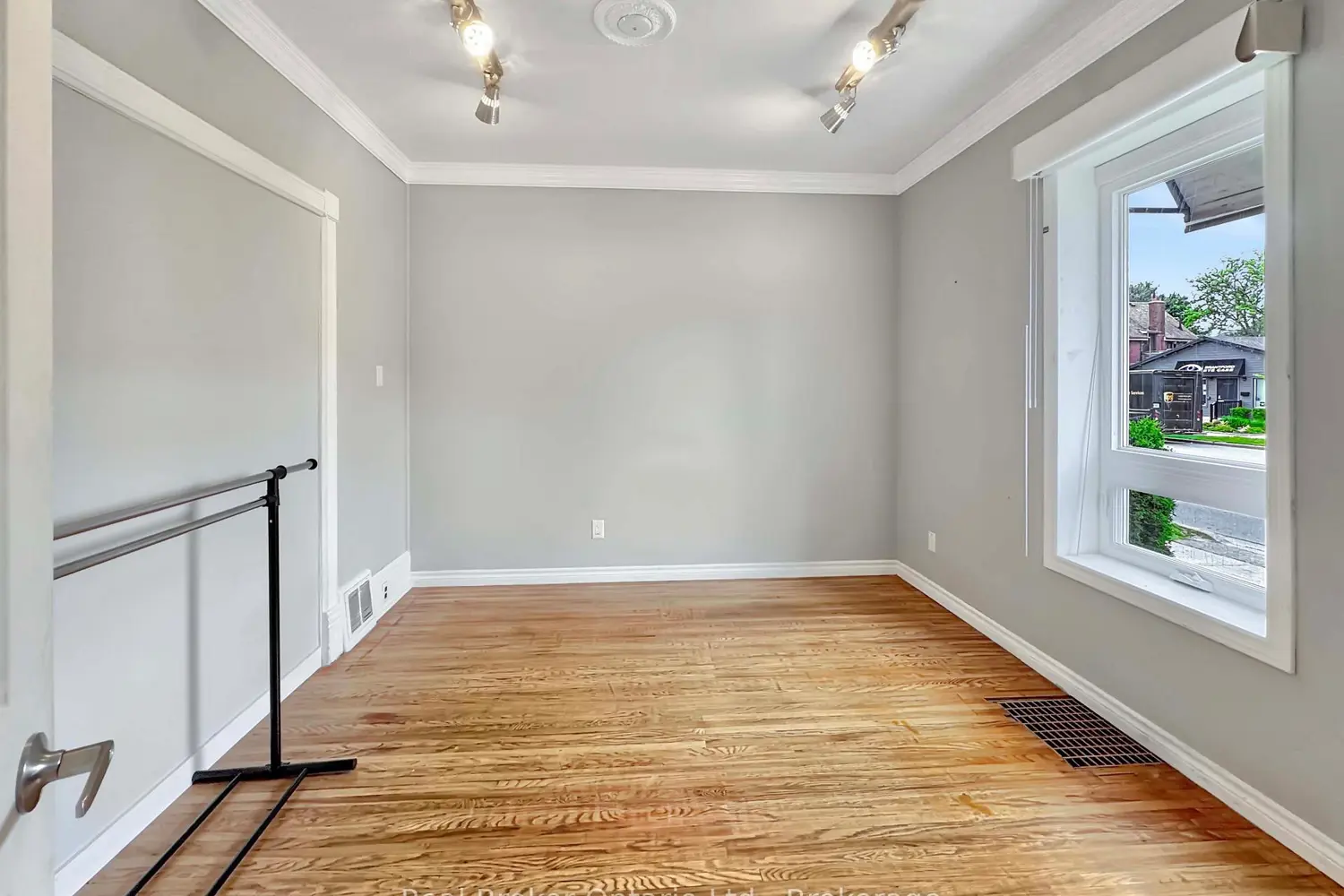 Additional image 5 of 273 Brant Avenue