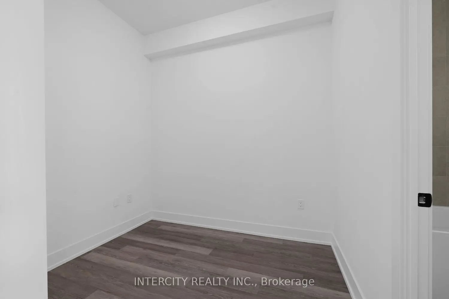 Additional image 7 of 2075 King Road 128