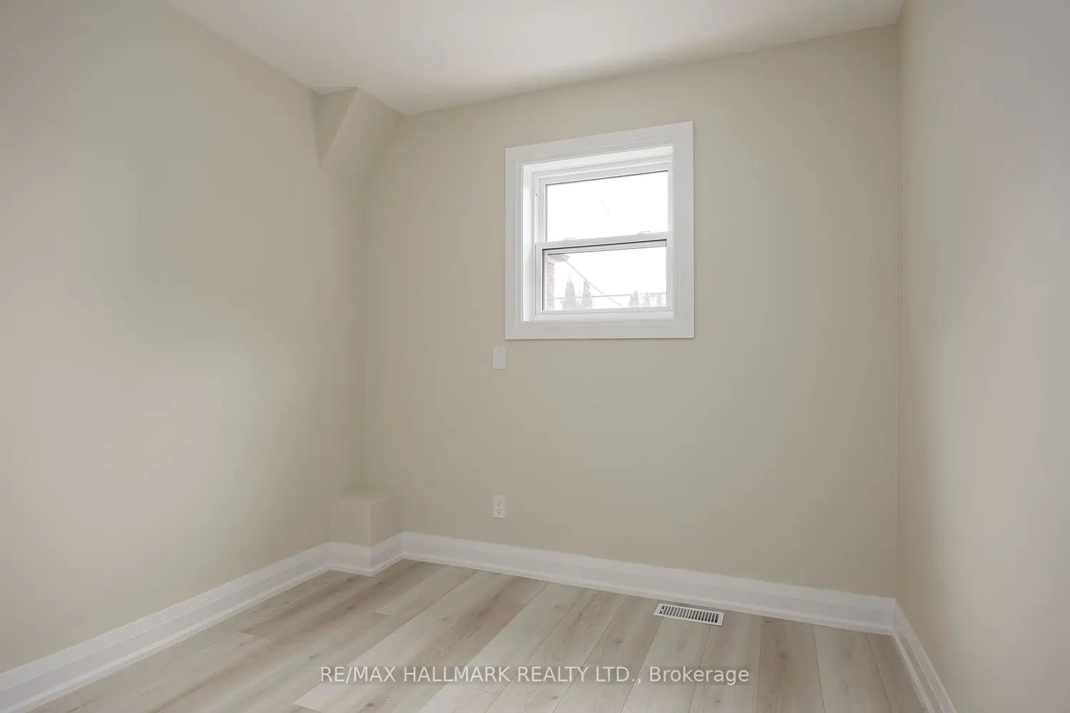 196 Livingstone Avenue photo 5
