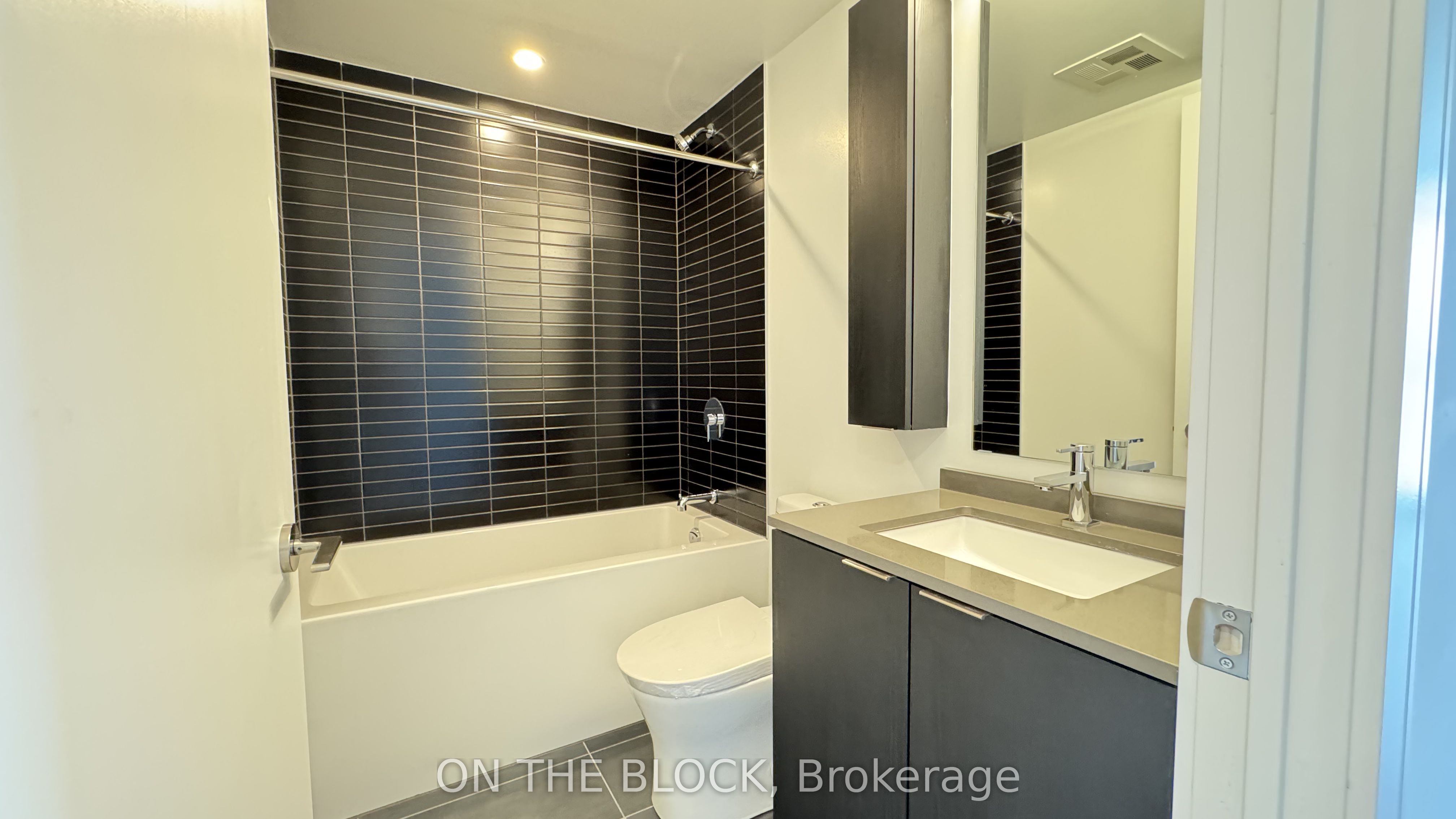 Additional image 6 of 423-86 Dundas Street E, Mississauga, ON, L5A 1W4